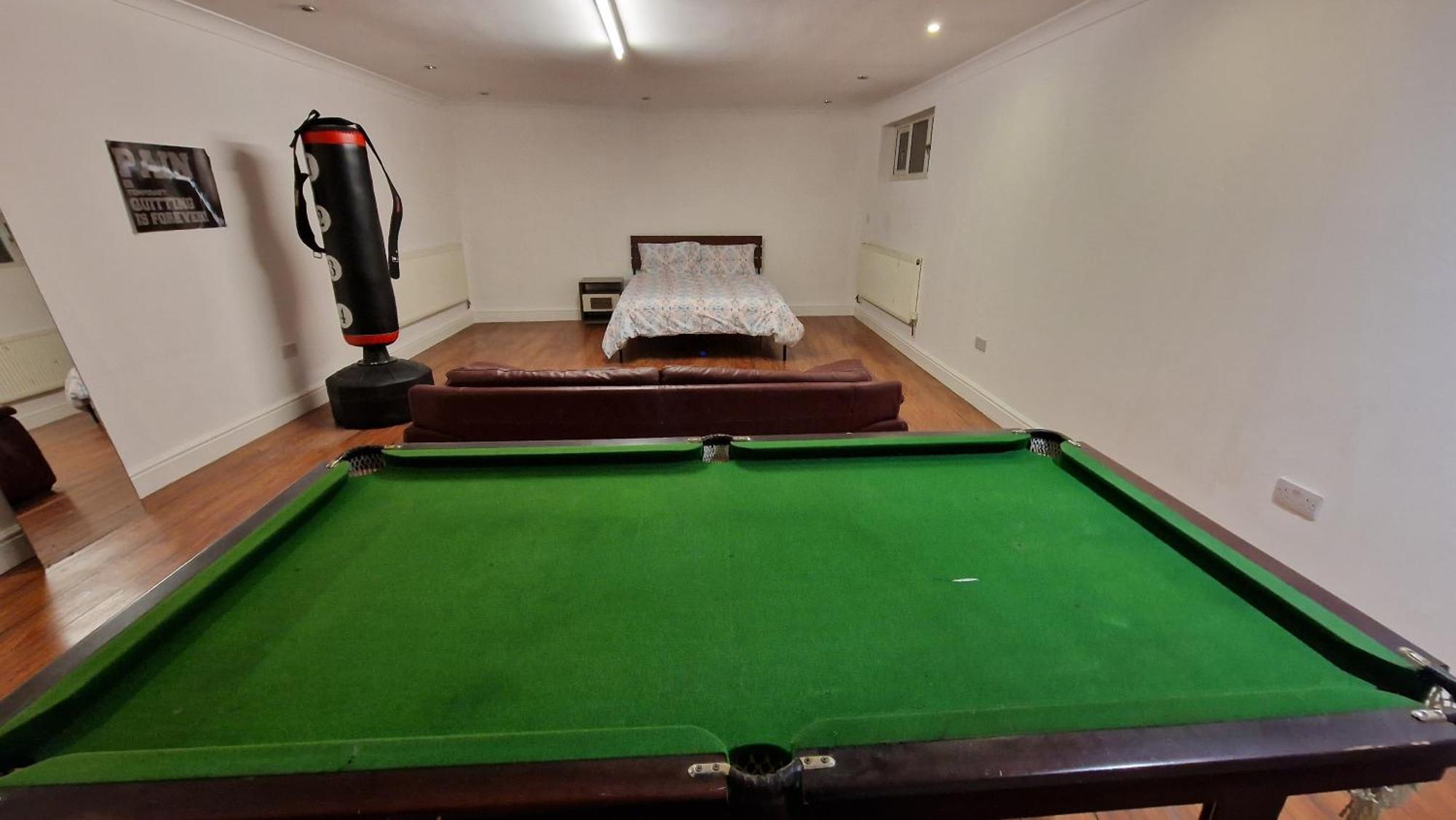 Large Annexe With Games Room Pool Table Ping Pong Air Hockey Movie Projector Windsor Exteriör bild