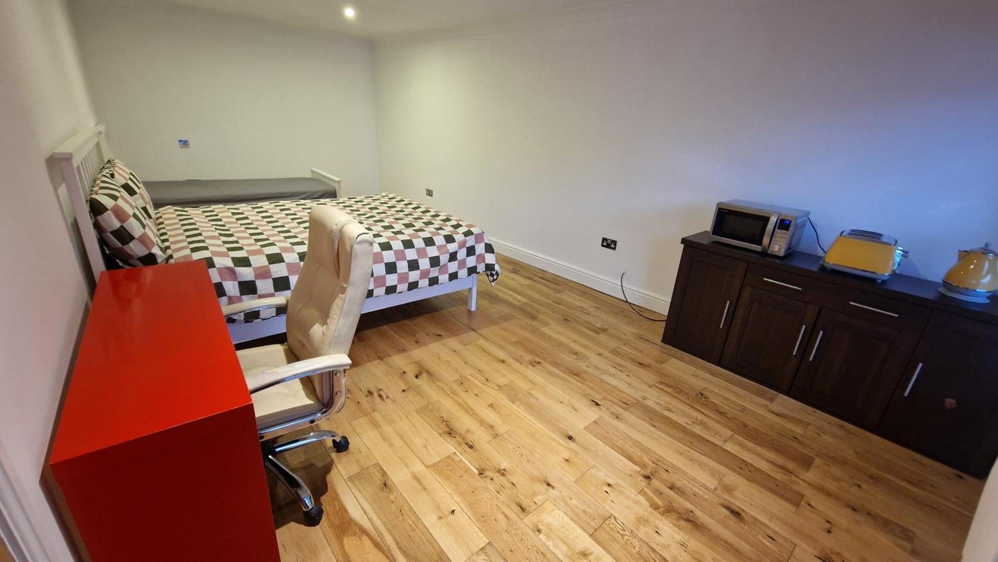 Large Annexe With Games Room Pool Table Ping Pong Air Hockey Movie Projector Windsor Exteriör bild