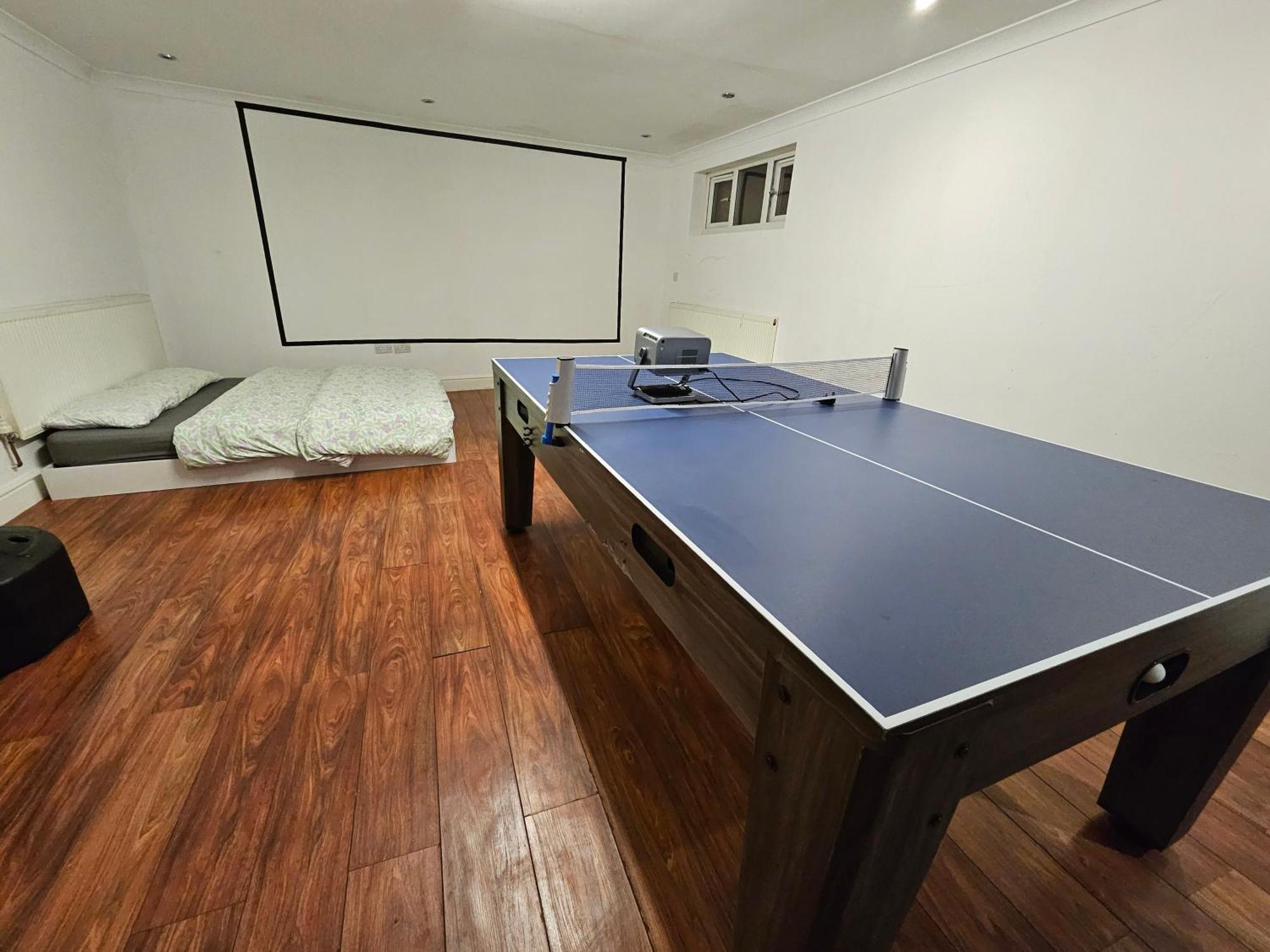 Large Annexe With Games Room Pool Table Ping Pong Air Hockey Movie Projector Windsor Exteriör bild